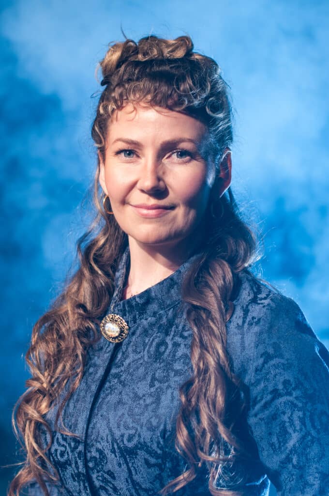 Emily Morris as Emma Carew 2 1