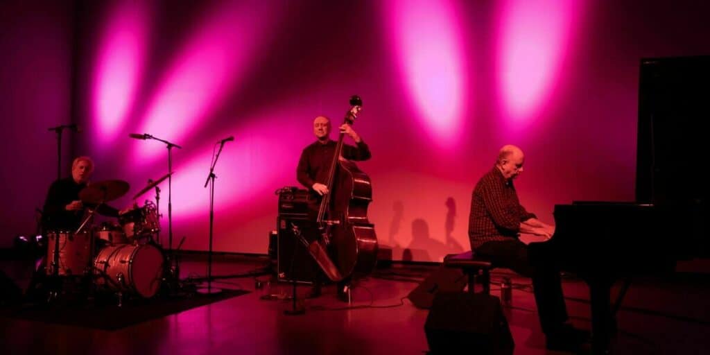 user crop TheNecks credit Nabeeh Samaan Henie Onstad Kunstsenter resized