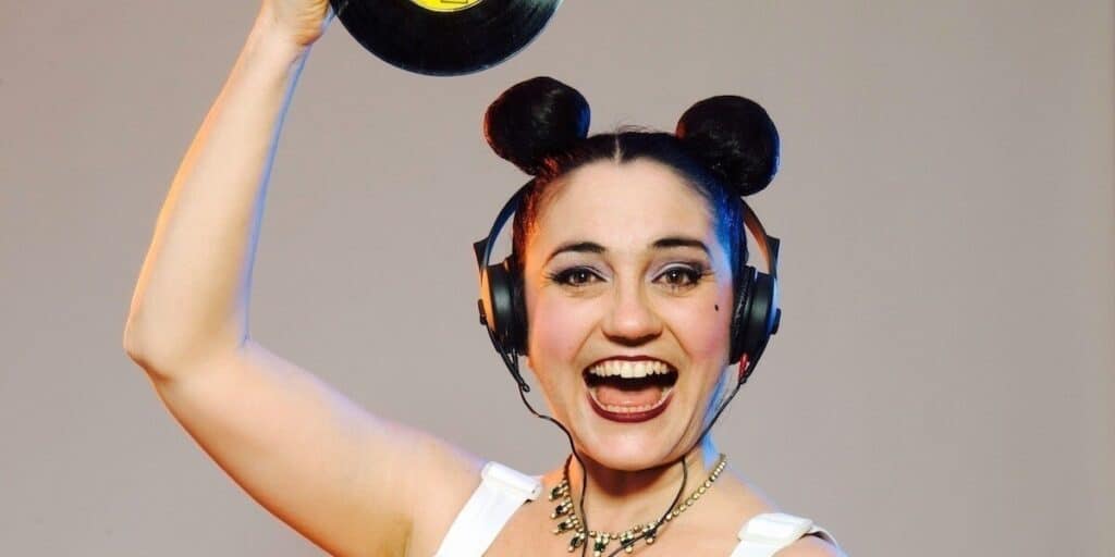 user crop PRODUCTION IMAGE Monski Mouse Photo Dave Pickens 1200 x 600