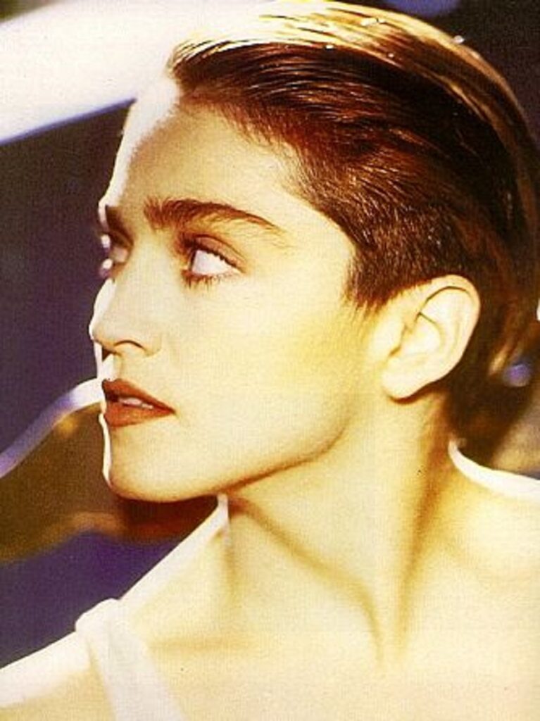 MV5BNTkyODM3YzEtMTZjOC00ZjViLWFjODgtMTc0YmIxNTI1OWQzXkEyXkFqcGc@. V1