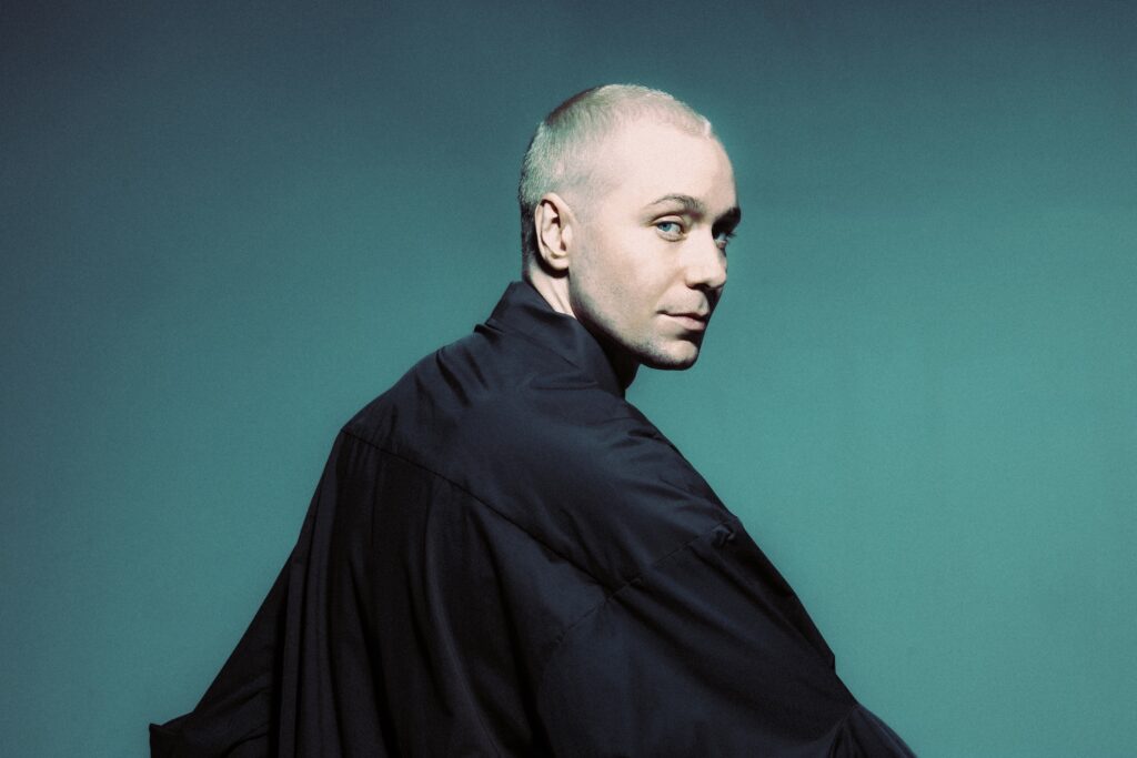 6ffe28db e147 fc4b 41ae f465a4e529ec