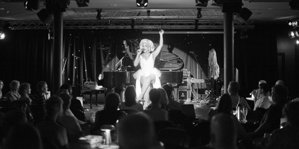 user crop Skank Lips3 1200 x 600 px