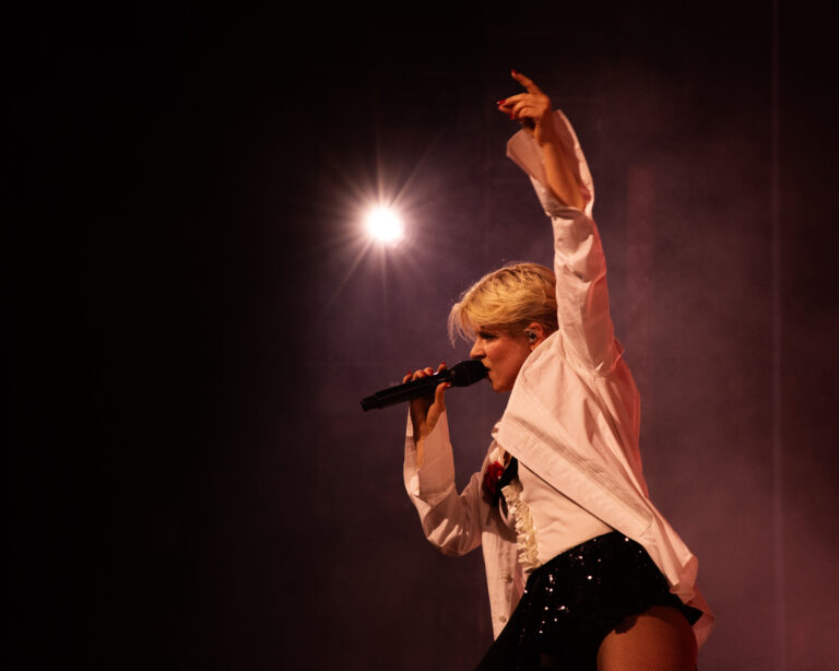 Robyn at Brooklyn Paramout shot by Danica Robinson