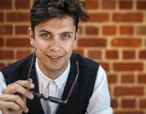 98895ce9ae61ce35172a3d383e0fee32 copy