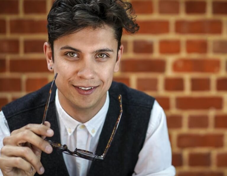 98895ce9ae61ce35172a3d383e0fee32 copy